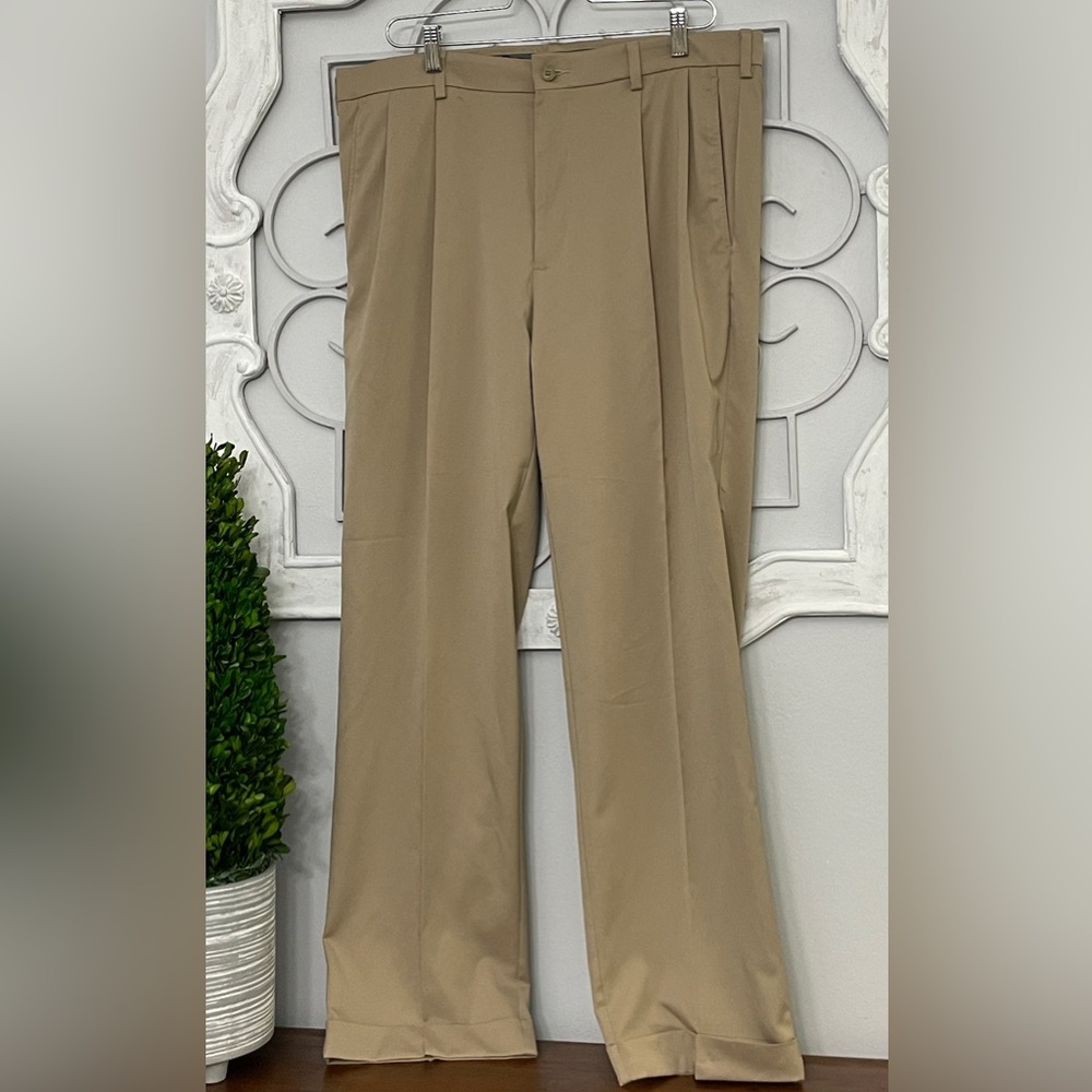 Men’s Pro Tour Khaki Slacks with Pleated Front 36x31